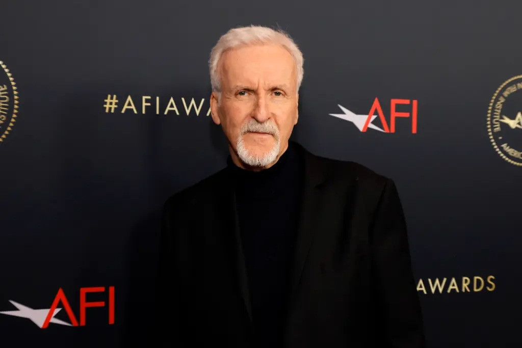 8. James Cameron (95 triệu USD): Đạo diễn tài ba nhận được ít nhất 95 triệu USD từ bộ phim Avatar: The Way of Water. Cameron đi vào lịch sử điện ảnh khi đạo diễn 3 tác phẩm tỷ USD là Titanic (1997), Avatar (2009) và Avatar: The Way of Water (2022). Ảnh: Getty Images. 8. James Cameron (95 triệu USD): Đạo diễn tài ba nhận được ít nhất 95 triệu USD từ bộ phim Avatar: The Way of Water. Cameron đi vào lịch sử điện ảnh khi đạo diễn 3 tác phẩm tỷ USD là Titanic (1997), Avatar (2009) và Avatar: The Way of Water (2022). Ảnh: Getty Images.