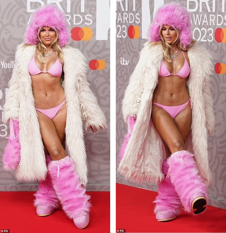 Tallia Storm bị chê vô duyên, ngớ ngẩn khi diện bikini kết hợp boot, mũ và áo khoác lông giống chó poodle. Set đồ &quot;ngoài đông, trong hè&quot; được cho là không phù hợp với sự kiện thảm đỏ. Ảnh: PA.