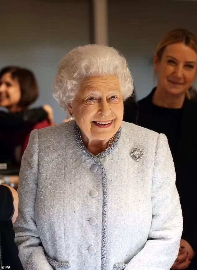 Viên kim cương Cullinan V vốn được cố Nữ hoàng Elizabeth dùng làm cài áo. Ảnh: PA. Viên kim cương Cullinan V vốn được cố Nữ hoàng Elizabeth dùng làm cài áo. Ảnh: PA.