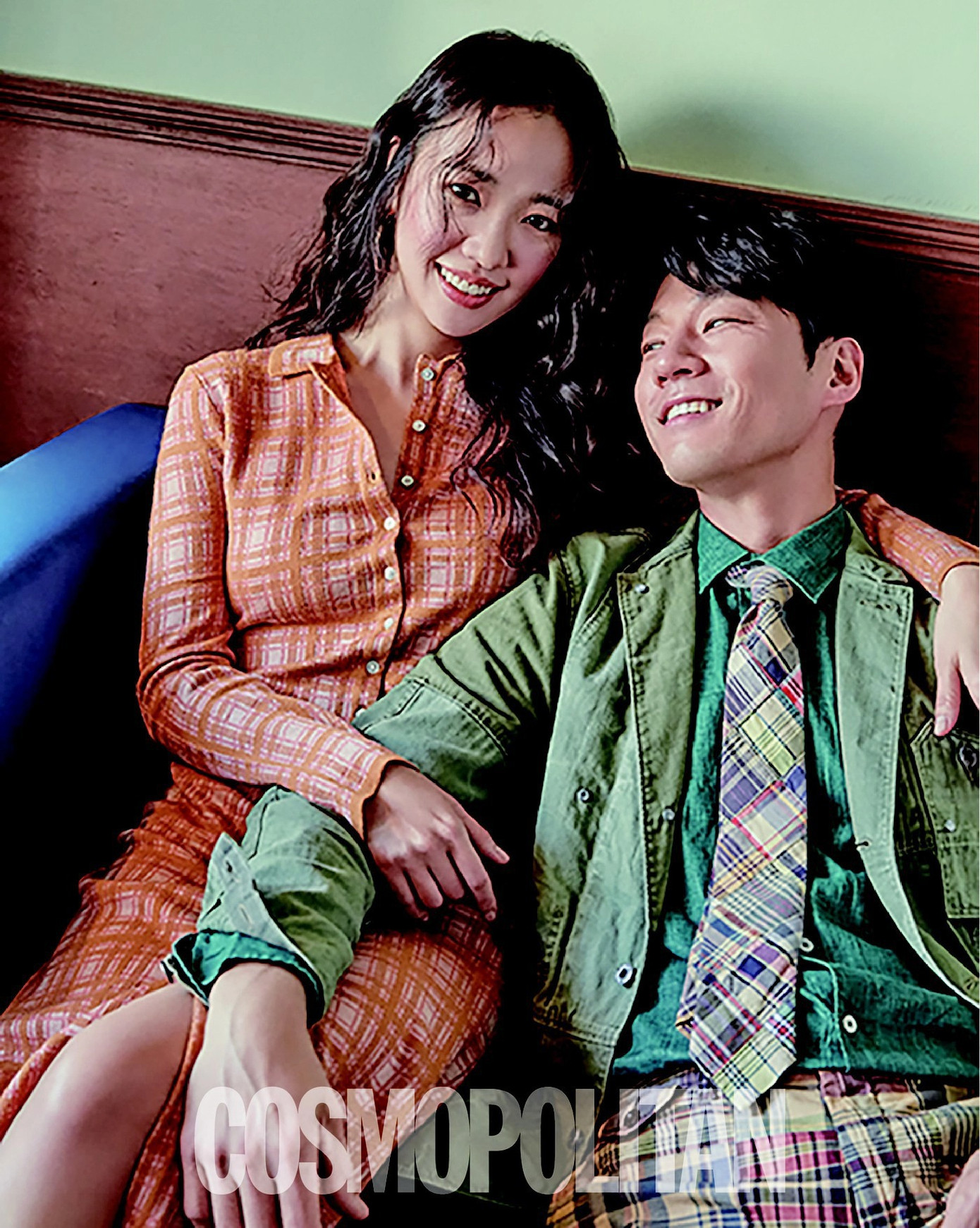 Lee Chun Hee và Jeon Hye Jin gặp nhau khi quay bộ phim truyền hình Smile, You phát sóng năm 2009. Bất chấp cách biệt 9 tuổi, họ rơi vào lưới tình và đi đến hôn nhân vào ngày 11/3/2011. Jeon Hye Jin sinh cho Lee Chun Hee con gái đầu lòng vào ngày 30/7 cùng năm. Lee Chun Hee và Jeon Hye Jin gặp nhau khi quay bộ phim truyền hình Smile, You phát sóng năm 2009. Bất chấp cách biệt 9 tuổi, họ rơi vào lưới tình và đi đến hôn nhân vào ngày 11/3/2011. Jeon Hye Jin sinh cho Lee Chun Hee con gái đầu lòng vào ngày 30/7 cùng năm.