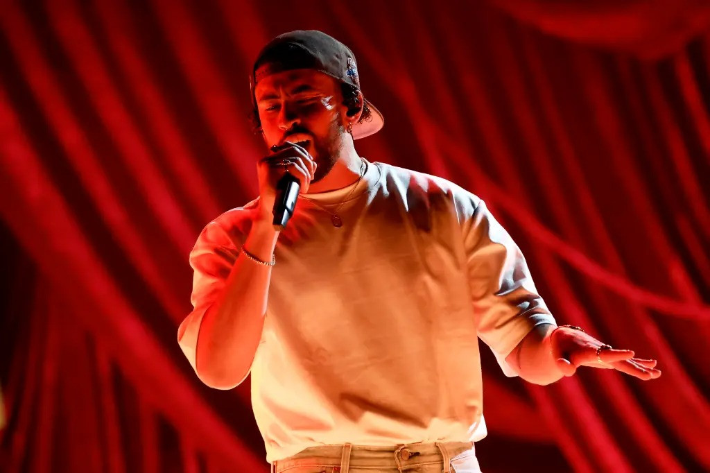 10. Bad Bunny (88 triệu USD): Rapper người Puerto Rico bán được hơn 400 triệu USD tiền vé từ hai chuyến lưu diễn El Último Tour del Mundo và World's Hottest Tour. Ngoài ra, năm 2022, anh cũng thử sức với vai trò diễn viên trong Bullet Train, đồng thời có được hợp đồng quảng cáo với các thương hiệu như Corona, Cheetos và Adidas. Ảnh: Getty Images. 10. Bad Bunny (88 triệu USD): Rapper người Puerto Rico bán được hơn 400 triệu USD tiền vé từ hai chuyến lưu diễn El Último Tour del Mundo và World's Hottest Tour. Ngoài ra, năm 2022, anh cũng thử sức với vai trò diễn viên trong Bullet Train, đồng thời có được hợp đồng quảng cáo với các thương hiệu như Corona, Cheetos và Adidas. Ảnh: Getty Images.