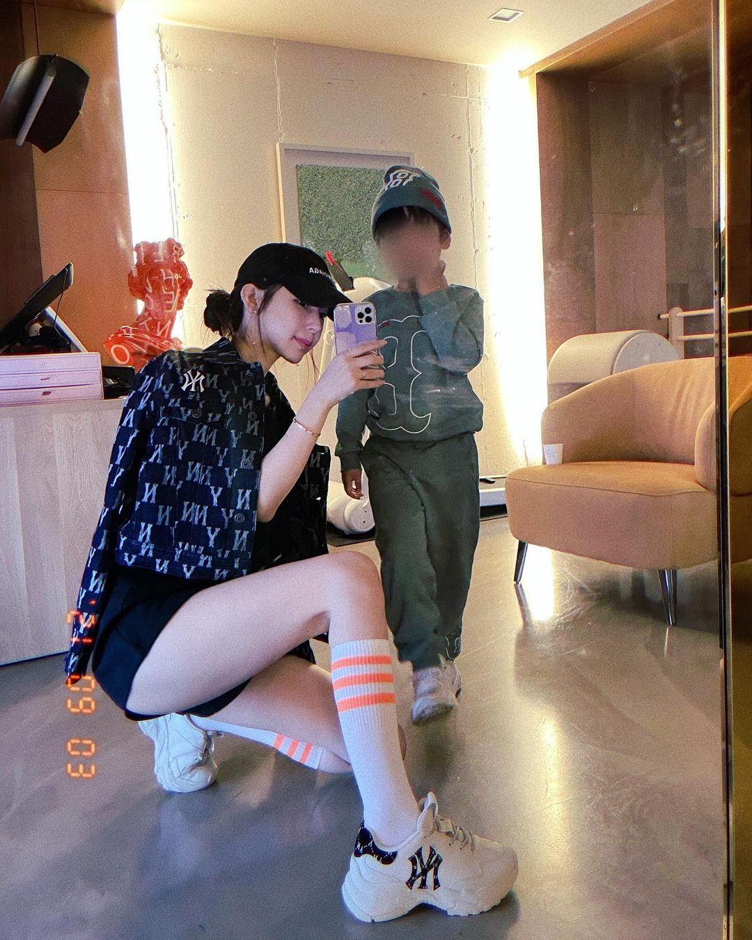 Về đời tư, Yaongyi ly hôn chồng đầu tiên vào tháng 2/2021. Hai người có với nhau một con trai. Ảnh: IG.