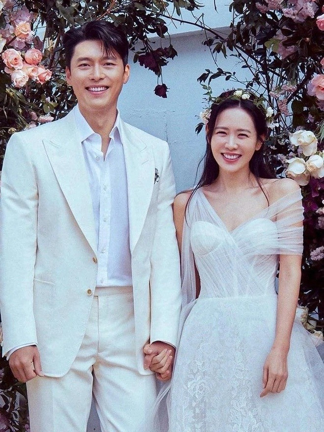 Người hâm mộ đặt cho Hyun Bin và Son Ye Jin tên chung là “BinJin”. Mối tình lãng mạn của họ đơm hoa kết trái sau khi đóng vai người yêu trong bộ phim truyền hình ăn khách Hạ cánh nơi anh (2019–2020). Hơn một năm sau khi lộ tin hẹn hò, hai ngôi sao cùng tuổi tổ chức hôn lễ vào ngày 31/3/2022. Họ có bé trai đầu lòng vào ngày 27/11 cùng năm. Người hâm mộ đặt cho Hyun Bin và Son Ye Jin tên chung là “BinJin”. Mối tình lãng mạn của họ đơm hoa kết trái sau khi đóng vai người yêu trong bộ phim truyền hình ăn khách Hạ cánh nơi anh (2019–2020). Hơn một năm sau khi lộ tin hẹn hò, hai ngôi sao cùng tuổi tổ chức hôn lễ vào ngày 31/3/2022. Họ có bé trai đầu lòng vào ngày 27/11 cùng năm.