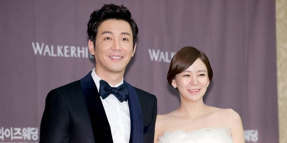 Choi Won Young và Shim Yi Young trở thành cặp đôi “phim giả, tình thật” sau khi hợp tác trong phim truyền hình A Hundred Years Legacy năm 2013. Ngày 28/3/2014, họ kết hôn tại khách sạn Walkerhill ở Seoul (Hàn Quốc). Cặp đôi có hai con gái. Choi Won Young và Shim Yi Young trở thành cặp đôi “phim giả, tình thật” sau khi hợp tác trong phim truyền hình A Hundred Years Legacy năm 2013. Ngày 28/3/2014, họ kết hôn tại khách sạn Walkerhill ở Seoul (Hàn Quốc). Cặp đôi có hai con gái.