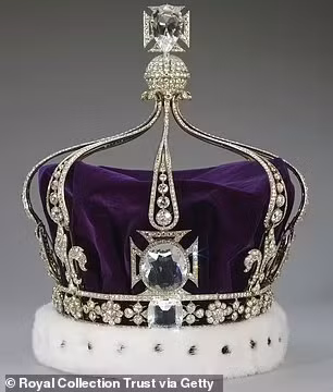 Vương miện của Hoàng hậu Marry (trái) và viên kim cương Koh-i-Noor gắn trên vương miện của Hoàng thái hậu Elizabeth (phải). Ảnh: Getty/PA. Vương miện của Hoàng hậu Marry (trái) và viên kim cương Koh-i-Noor gắn trên vương miện của Hoàng thái hậu Elizabeth (phải). Ảnh: Getty/PA.
