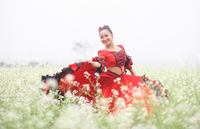 Cô hiện là giảng viên trẻ tại CĐ Múa Việt Nam và là huấn luyện viên môn khiêu vũ thể thao - Sở Thể dục Thể thao Hà Nội. Bài viết: http://news.zing.vn/Co-giao-9X-nhay-flamengo-giua-canh-dong-hoa-ca-trang-post379077.html#category Nguồn Zing News 