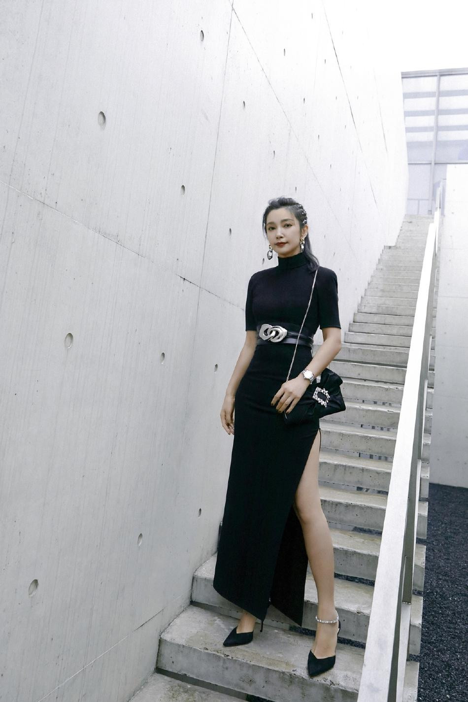 Hiện tại, Lý Băng Băng ít đóng phim hơn xưa, thay vào đó tập trung đào tạo lứa nghệ sĩ mới. Cô cùng em gái Lý Tuyết và một số cổ đông khác lập ra công ty Đoàn thể truyền thông Hòa Tụng, quản lý loạt ngôi sao nổi tiếng như Triệu lệ Dĩnh, Trần Học Đông, Trương Tuệ Văn, Giả Thanh...