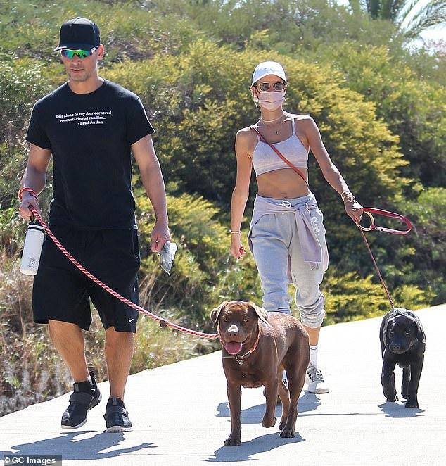 Alessandra gần đây đã bắt đầu mối quan hệ mới với người mẫu Richard Lee. Hai người lần đầu xuất hiện công khai vào tháng 2 trong một buổi hẹn ăn tối tại Nobu. Tuy nhiên, tương tác mạng xã hội cho thấy, hai người đã liên lạc vào đầu tháng 12.