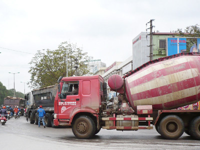 Hung thần trên đường Nguyễn Trãi Ảnh: T.Đảng