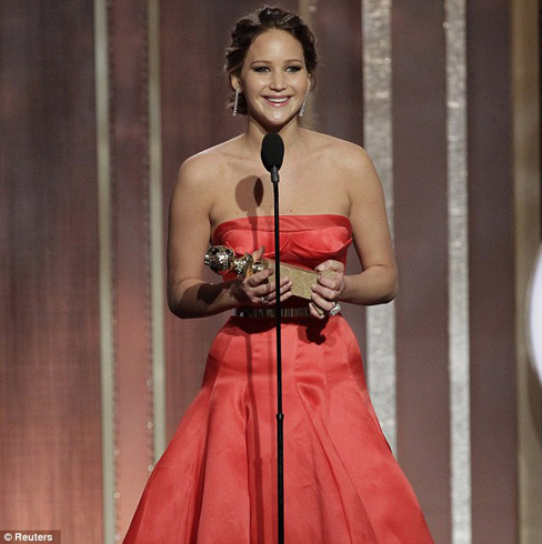 Diễn viên Jennifer Lawrence nhận giải Nữ diễn viên phim hài/nhạc kịch xuất sắc nhất. Diễn viên Jennifer Lawrence nhận giải Nữ diễn viên phim chính kịch xuất sắc nhất