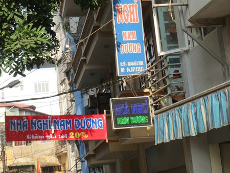 Tấm biến khuyến mãi giảm giá dịp Noel 20%, nhưng giá thực tế không hề giảm còn gấp đôi ngày thường