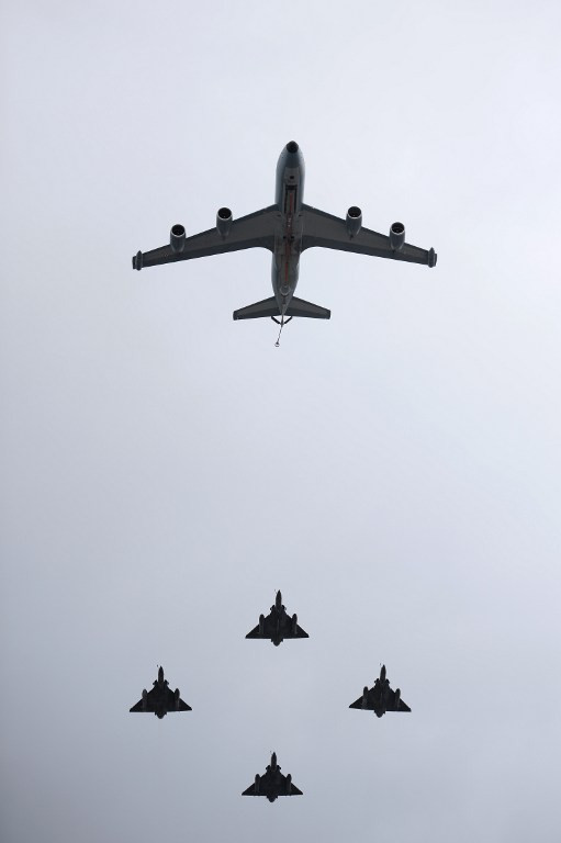 Cận cảnh Pháp diễu binh rầm rộ mừng Quốc khánh ảnh 18