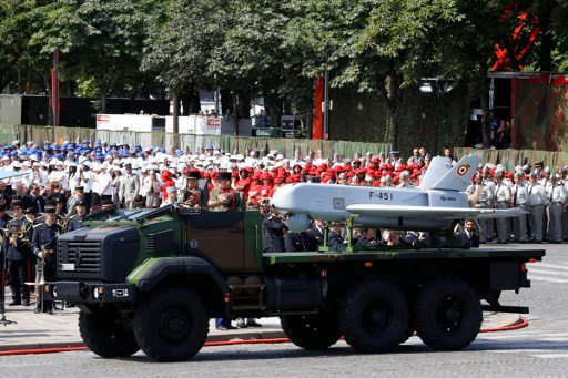 Cận cảnh Pháp diễu binh rầm rộ mừng Quốc khánh ảnh 14