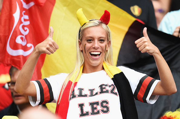 Những bóng hồng rực lửa ở đại chiến Bỉ- Italia ảnh 5