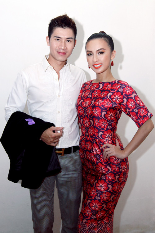 Đồng hành cùng Huyền Ny là ca sĩ Lê Minh Trung