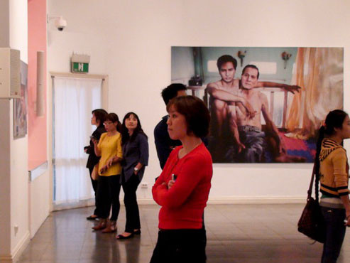 Một triển lãm tranh về người đồng tính