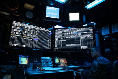 Phòng điều khiển trung tâm, nơi ghi nhận các chuyến bay cất và hạ cánh