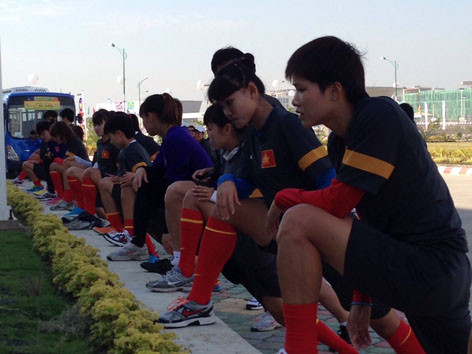 Ở trận giao hữu chiều nay, tuyển nữ Việt Nam đã thắng dễ tuyển Lào. Ảnh: Xuân Hà