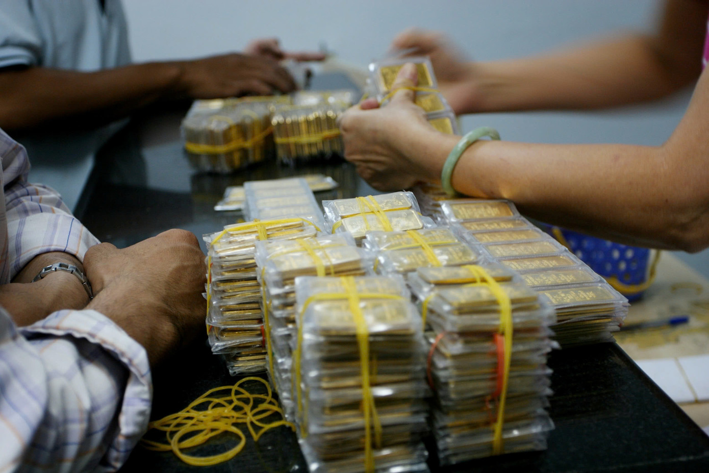 Giá vàng miếng SJC giảm mạnh gần 4 triệu đồng/lượng sau 1 tuần (ảnh: Như Ý).