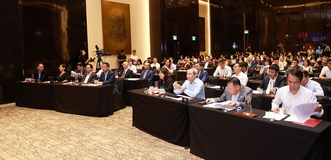 Các chuyên gia tại tại Diễn đàn Thị trường bất động sản sáng 16/11.