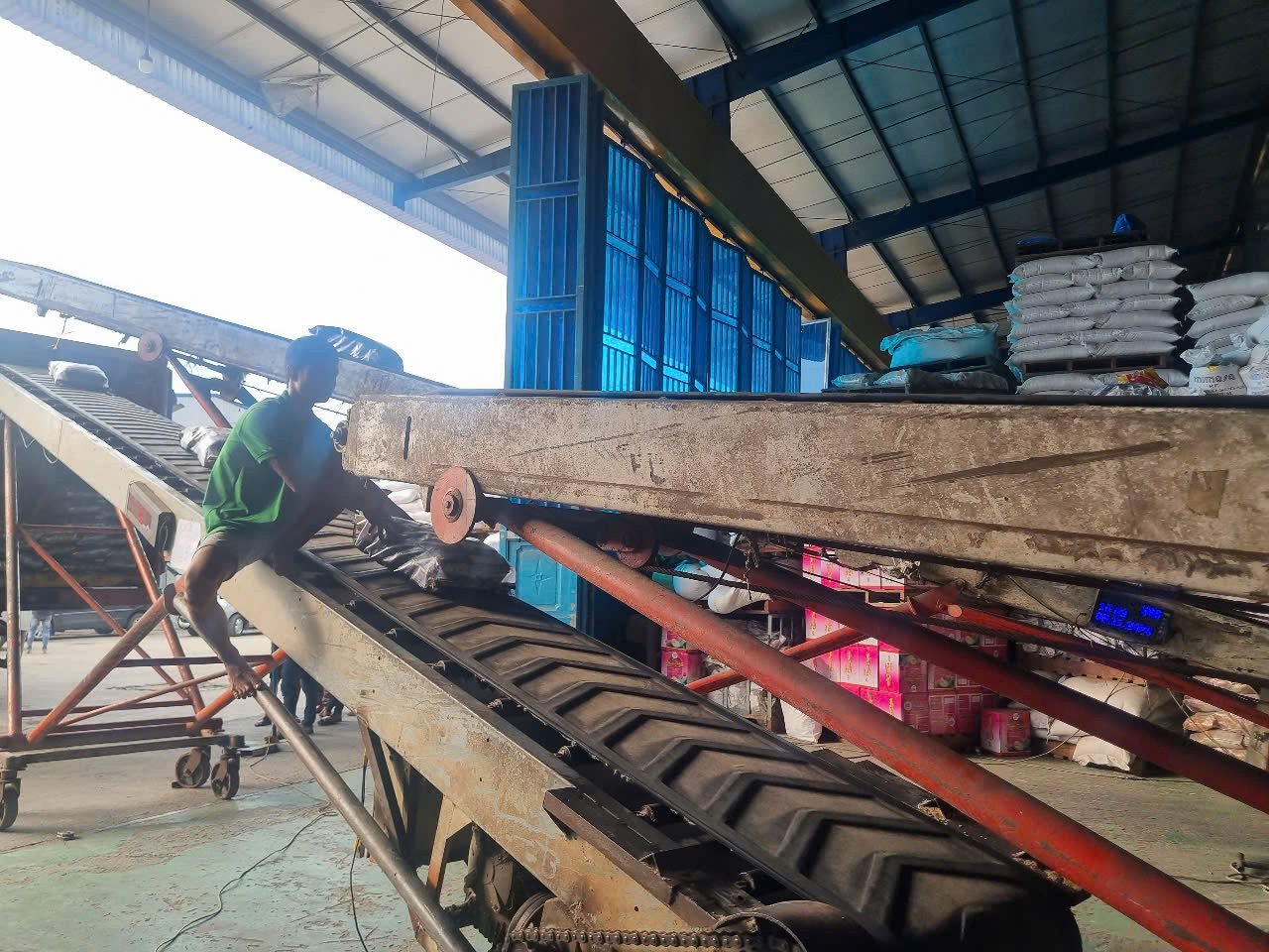 Một doanh nghiệp xuất khẩu gạo có nhu cầu vay vốn hàng trăm tỷ vào cuối năm để mở rộng quy mô (ảnh: Ngọc Mai).