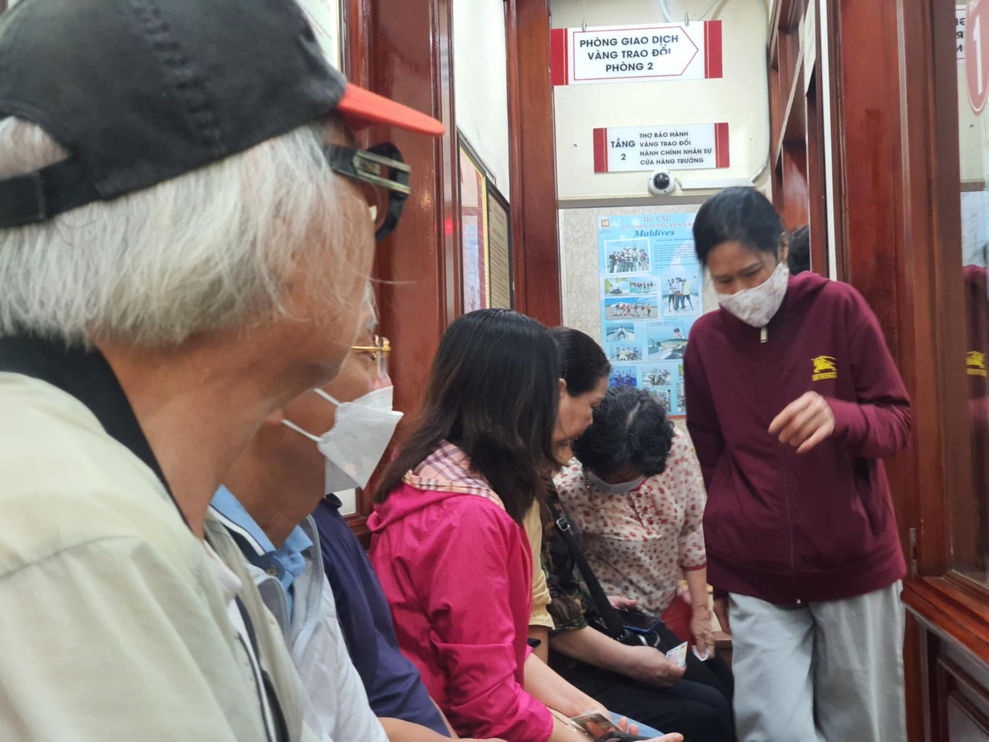 Ngày 26/11, người dân có thể mua không giới hạn vàng tại cửa hàng trên phố Trần Nhân Tông (ảnh: N.M).