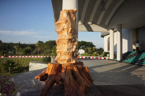 Để vào bảo tàng, khách phải mua vé với giá 5.000 kyat/người (hơn 100.000 đồng). 