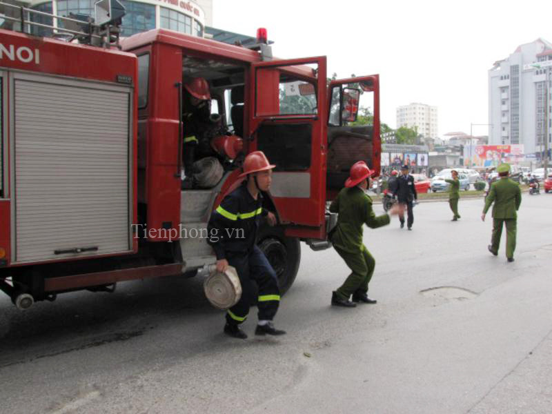 Lực lượng cứu hỏa được điều động đến