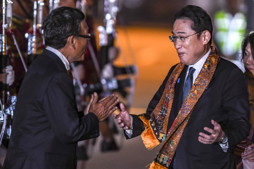 Thủ tướng Nhật Bản Kishida Fumio đến sân bay ở Jakarta. Ảnh: ASEAN 43