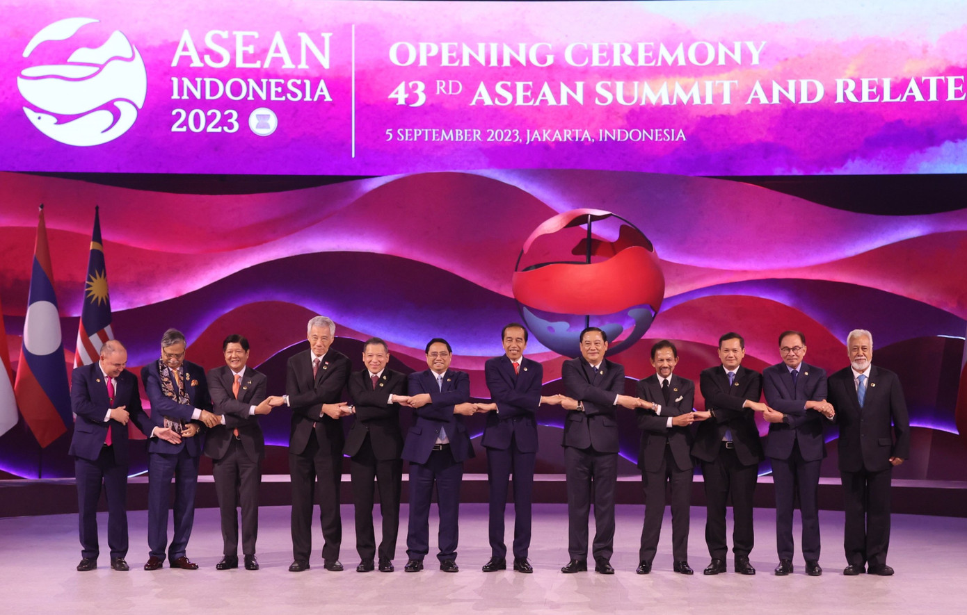 Các nhà lãnh đạo ASEAN tại lễ khai mạc Hội nghị Cấp cao ASEAN. Các nhà lãnh đạo ASEAN tại lễ khai mạc Hội nghị Cấp cao ASEAN.