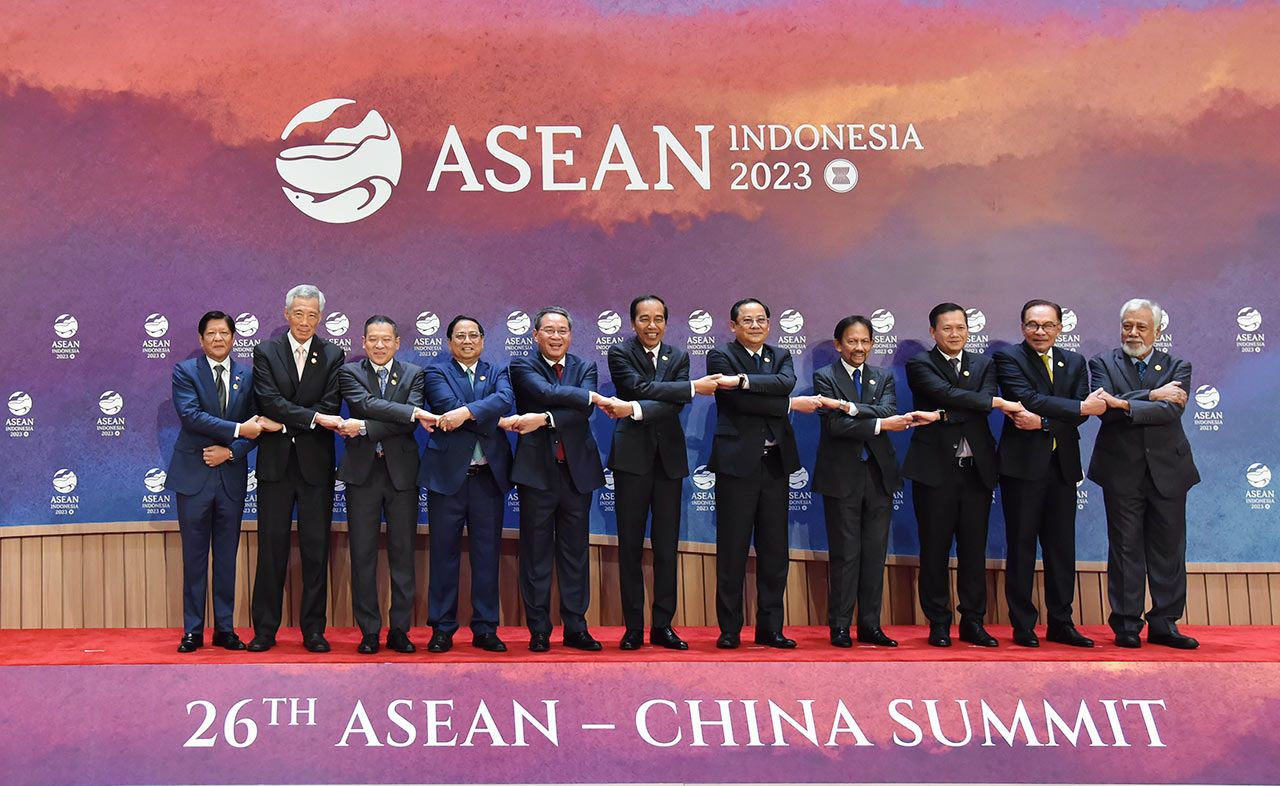 Các nhà Lãnh đạo ASEAN và Thủ tướng Trung Quốc Lý Cường. Ảnh: Dương Giang Các nhà Lãnh đạo ASEAN và Thủ tướng Trung Quốc Lý Cường. Ảnh: Dương Giang