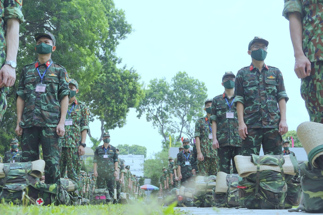 Lực lượng quân đội tham gia giúp đỡ người dân trong đại dịch COVID-19. Lực lượng quân đội tham gia giúp đỡ người dân trong đại dịch COVID-19.