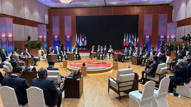 Thủ tướng Chính phủ Phạm Minh Chính đã cùng Lãnh đạo các nước ASEAN dự phiên họp hẹp trao đổi về các vấn đề quốc tế và khu vực.
