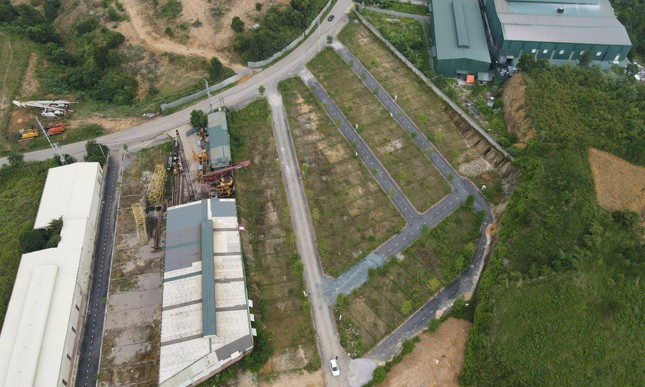 Luật kinh doanh bất động sản mới cấm phân lô, bán nền thuộc khu vực phường, quận, thành phố của đô thị loại đặc biệt, loại I, II, III. Luật kinh doanh bất động sản mới cấm phân lô, bán nền thuộc khu vực phường, quận, thành phố của đô thị loại đặc biệt, loại I, II, III.