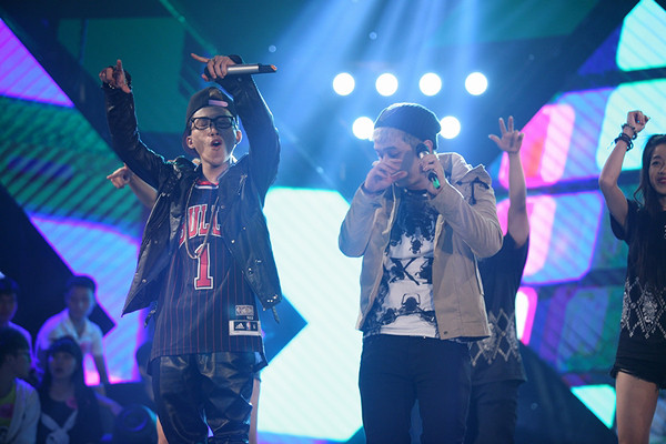  Bộ đôi đã trình diễn một số tác phẩm được cộng đồng mạng yêu thích như 