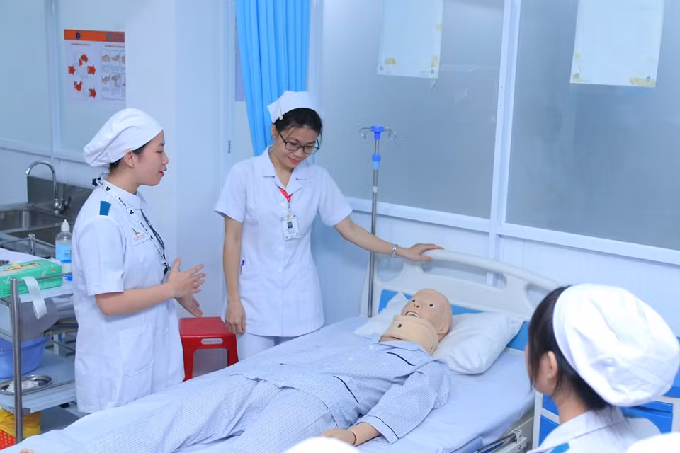 Sinh viên Trường CĐ Đại Việt Sài Gòn trong giờ học thực hành
