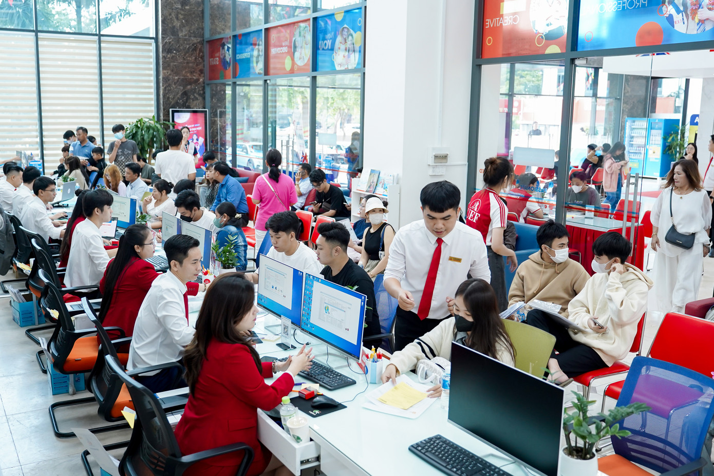 Không khi nhập học tại Trường ĐH Kinh tế Tài chính TPHCM