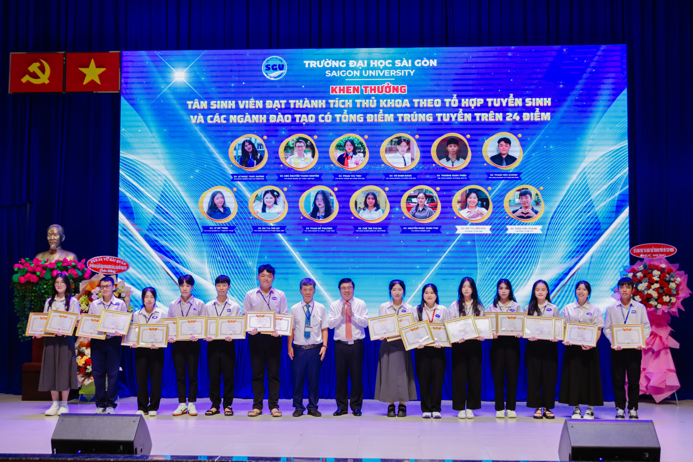 Trường ĐH Sài Gòn khen thưởng cho tân sinh viên là thủ khoa