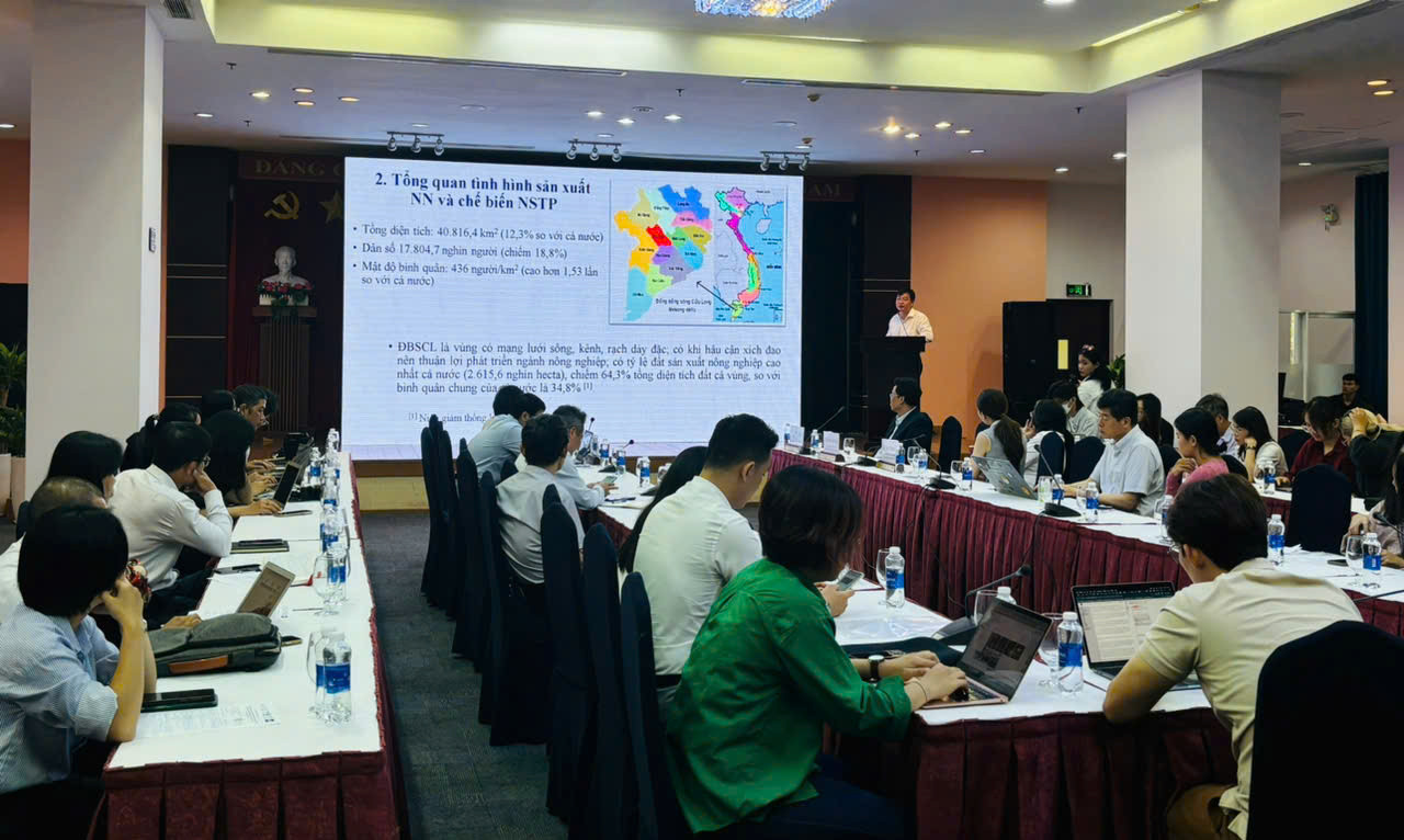 Các chuyên gia tại buổi hội thảo.