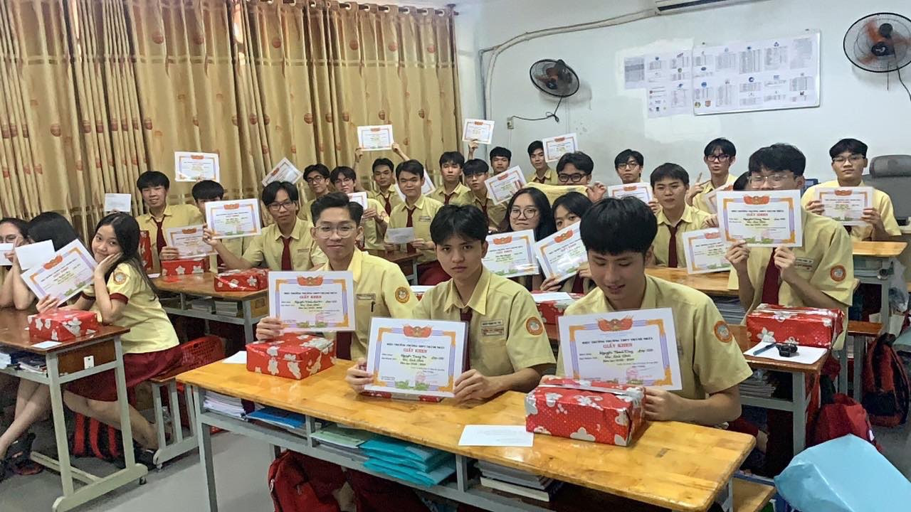 Lớp 12B1 của Nhật còn có nhiều bạn đạt thành tích tốt ở kỳ thi tốt nghiệp THPT năm 2024 Lớp 12B1 của Nhật còn có nhiều bạn đạt thành tích tốt ở kỳ thi tốt nghiệp THPT năm 2024