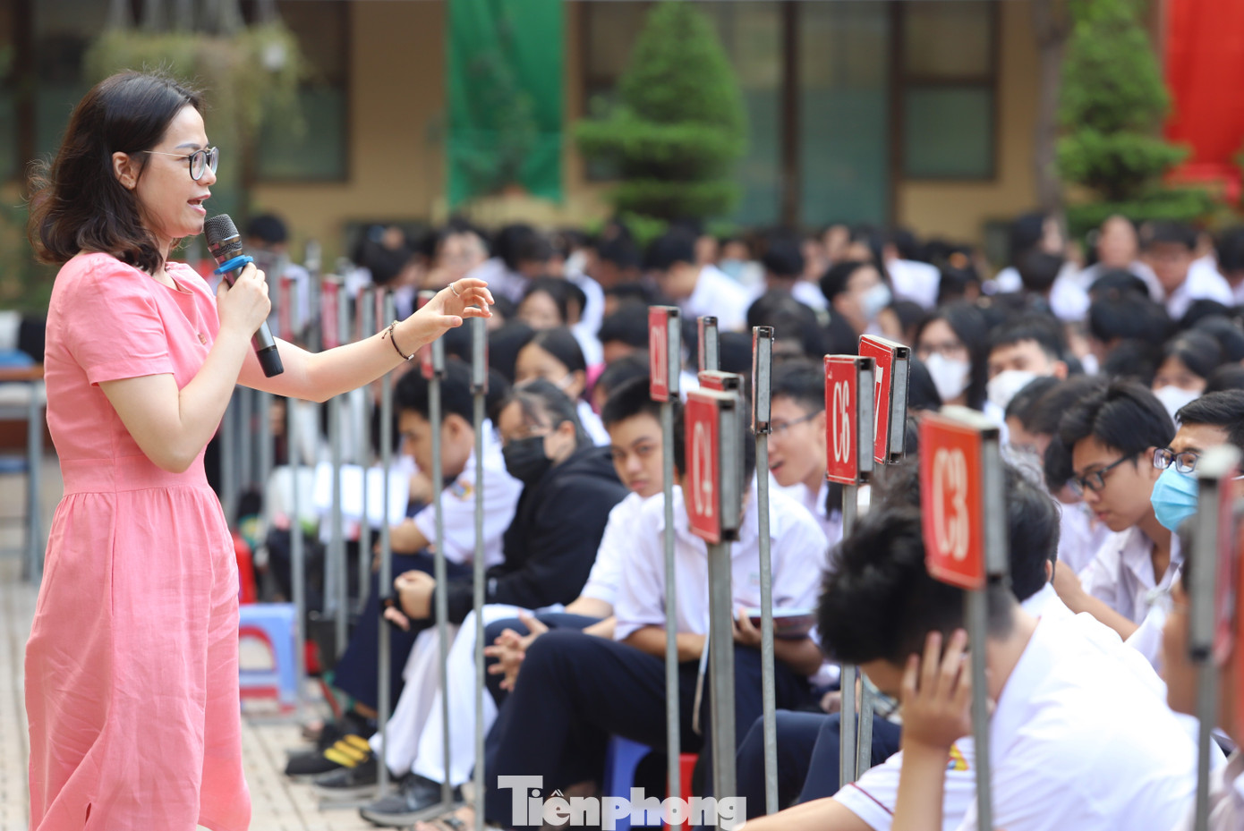 Thạc sĩ tâm lý Trần Thị Thanh Trà cho hay, điểm số không đánh giá giá trị của một người nhưng là cơ hội để giúp học sinh tiệm cận với những mục tiêu đặt ra. Ảnh: Ngô Tùng.