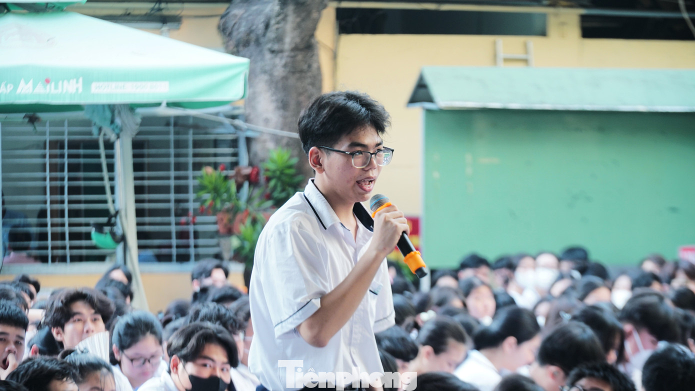 Các em học sinh chia sẻ về câu chuyện áp lực trong học tập của mình (ảnh Vương Tín)