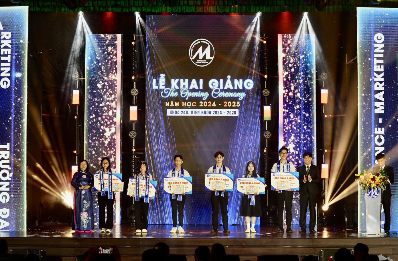 Sinh viên đạt thủ khoa, á khoa và đạt điểm cao trong kỳ tuyển sinh đại học được nhận học bổng của Trường ĐH Tài chính - Marketing TPHCM