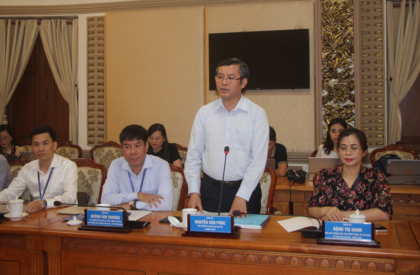 Thứ trưởng Bộ GD&ĐT Nguyễn Văn Phúc tại buổi làm việc với UBND TPHCM về tổ chức kỳ thi tốt nghiệp THPT 2024 chiều 10/6 Thứ trưởng Bộ GD&ĐT Nguyễn Văn Phúc tại buổi làm việc với UBND TPHCM về tổ chức kỳ thi tốt nghiệp THPT 2024 chiều 10/6