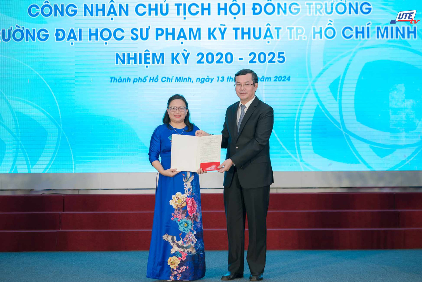 Thứ trưởng Bộ GD&ĐT Nguyễn Văn Phúc trao quyết định công nhận TS Trương Thị Hiền, Bí thư Đảng ủy, Phó hiệu trưởng Trường ĐH Sư phạm Kỹ thuật TPHCM giữ chức Chủ tịch hội đồng trường nhiệm kỳ 2020 – 2025 Thứ trưởng Bộ GD&ĐT Nguyễn Văn Phúc trao quyết định công nhận TS Trương Thị Hiền, Bí thư Đảng ủy, Phó hiệu trưởng Trường ĐH Sư phạm Kỹ thuật TPHCM giữ chức Chủ tịch hội đồng trường nhiệm kỳ 2020 – 2025