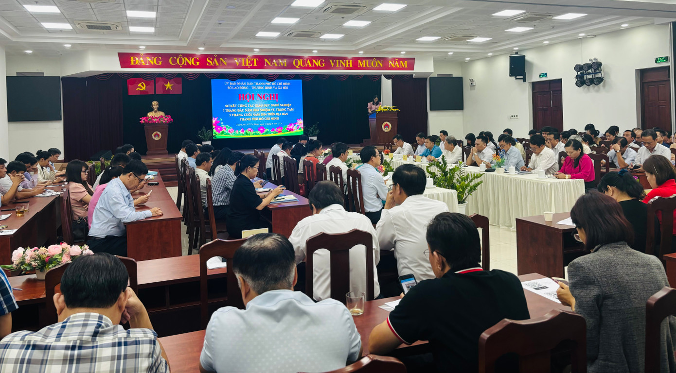 Lãnh đạo các cơ sở giáo dục nghề nghiệp trên địa bàn TPHCM trao đổi tại hội nghị