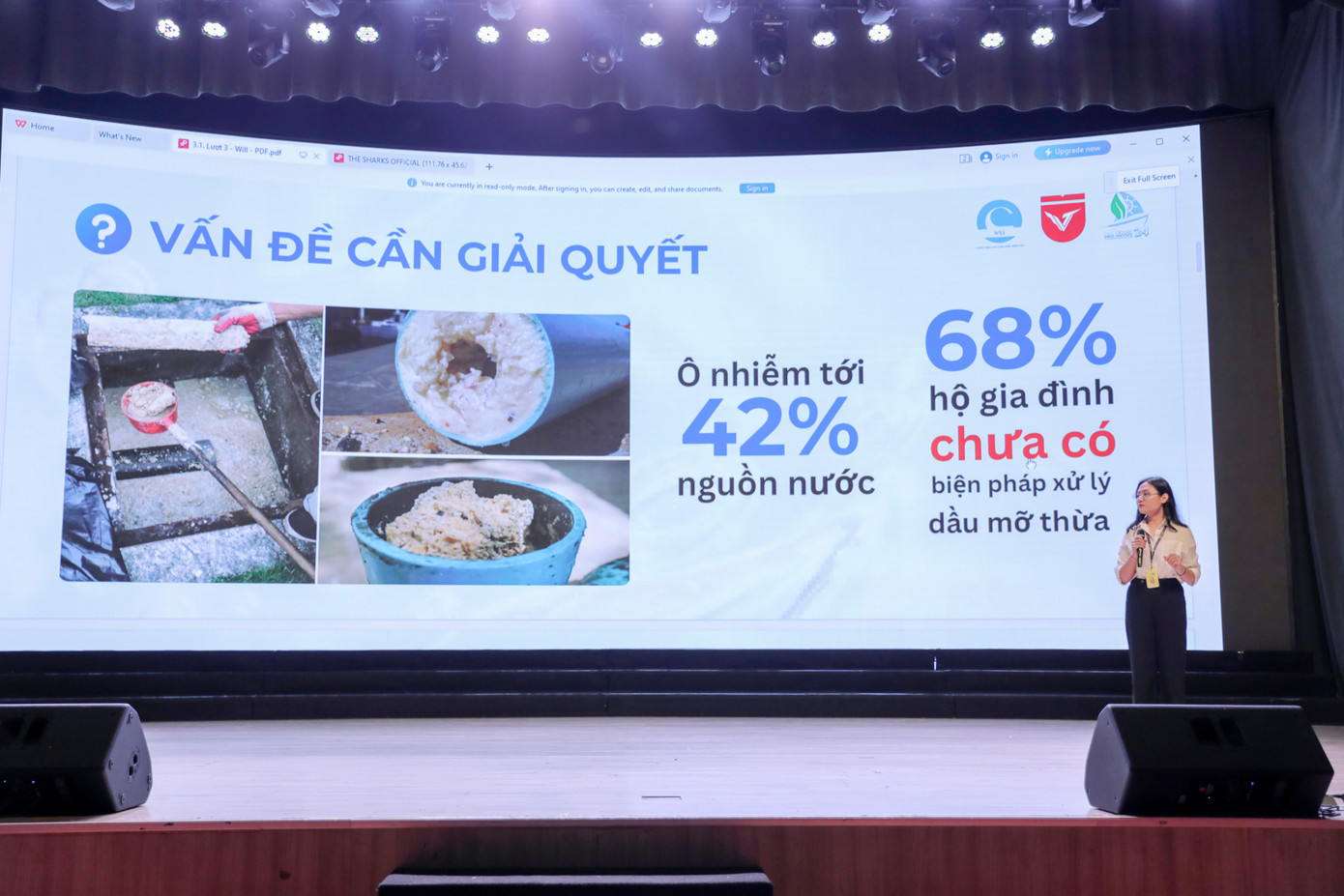 Sinh viên trình bày ý tưởng, dự án khởi nghiệp của mình tại cuộc thi Sinh viên trình bày ý tưởng, dự án khởi nghiệp của mình tại cuộc thi