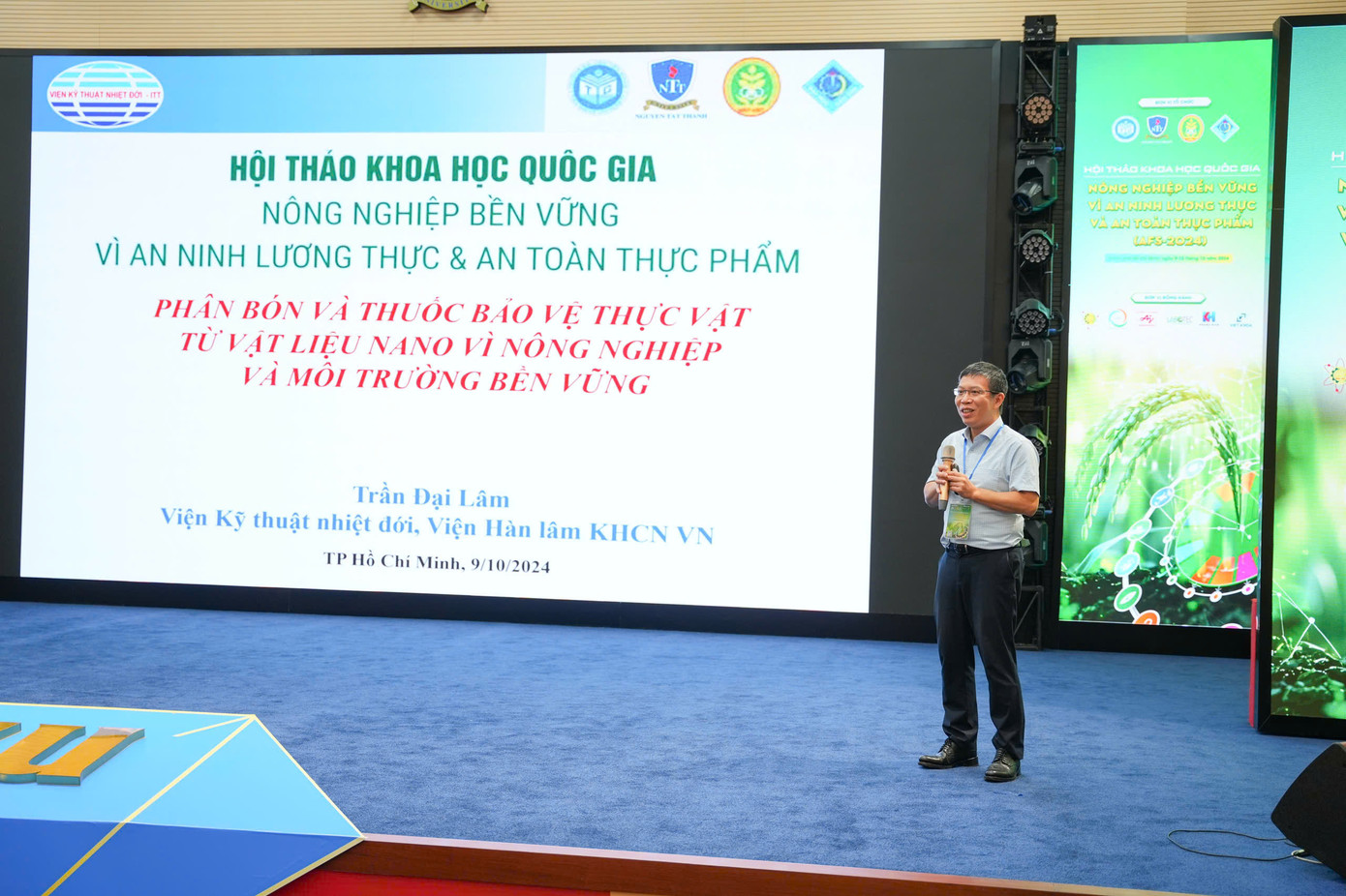 Chuyên gia, nhà khoa học trình bày tại hội thảo. Chuyên gia, nhà khoa học trình bày tại hội thảo.