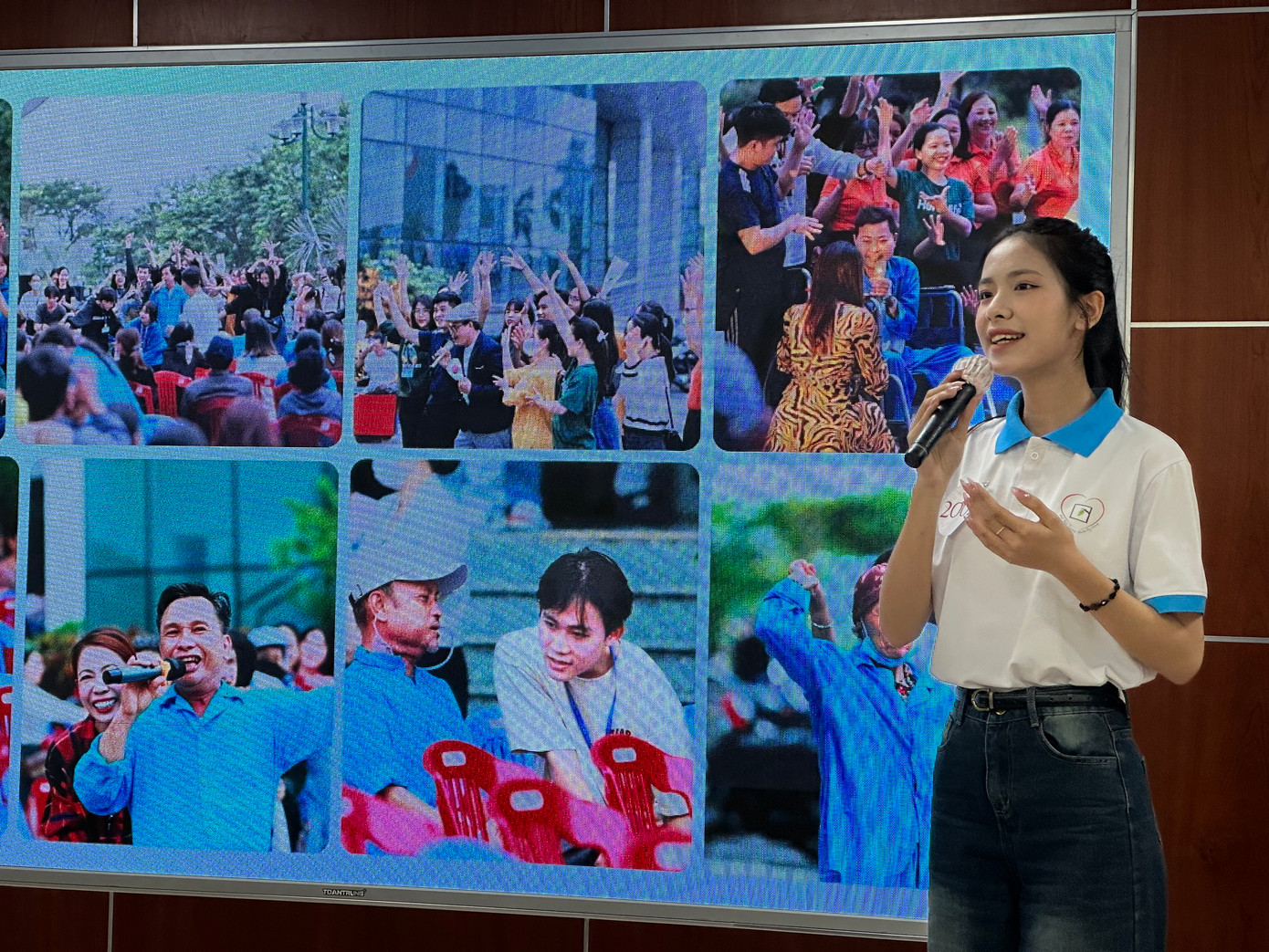 Thí sinh chia sẻ về dự án thiện nguyện trước ban giám khảo Thí sinh chia sẻ về dự án thiện nguyện trước ban giám khảo