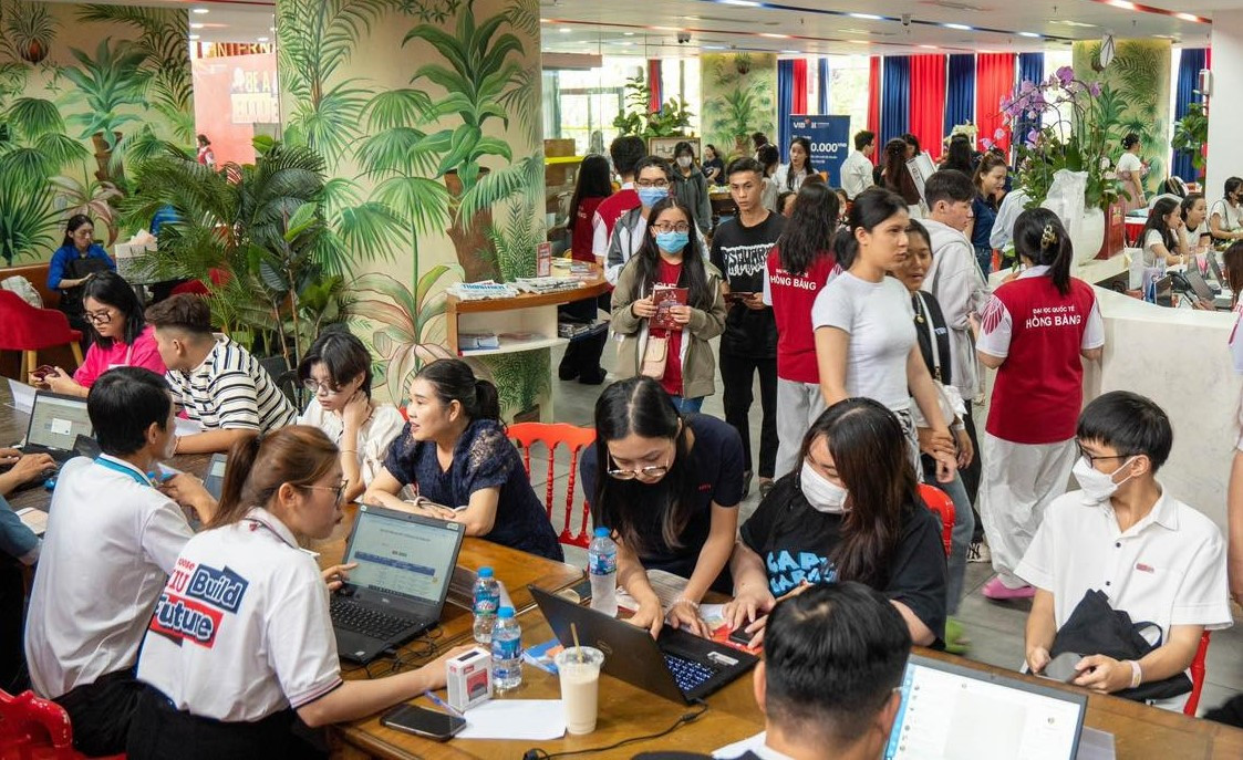 Thí sinh xét tuyển sớm vào một trường đại học ở TPHCM Thí sinh xét tuyển sớm vào một trường đại học ở TPHCM